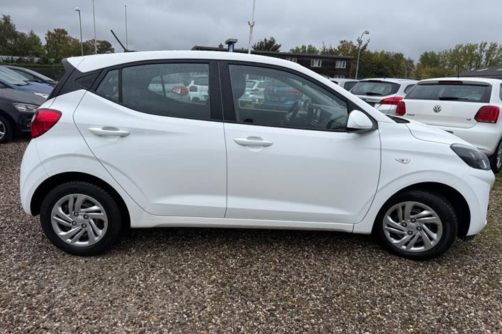 Hvid Hyundai i10 fra 2021