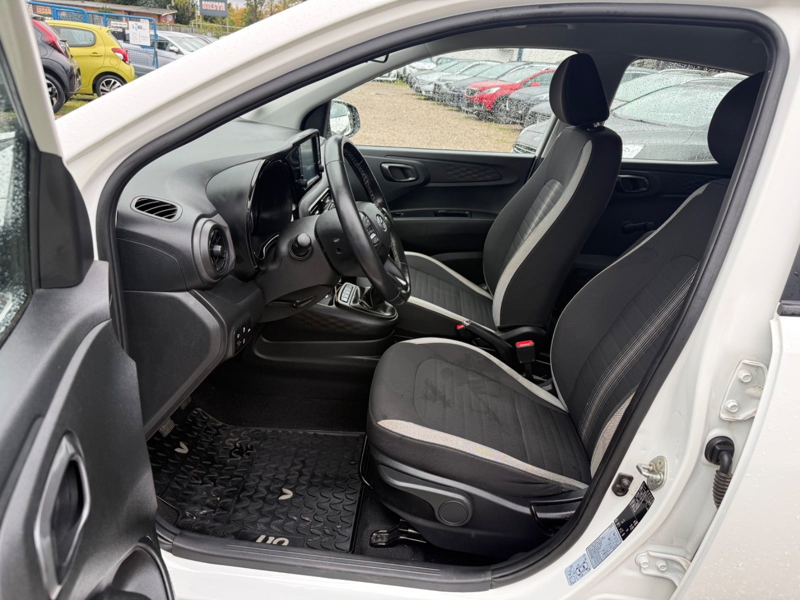 Hvid Hyundai i10 fra 2021