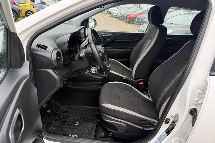 Hvid Hyundai i10 fra 2021