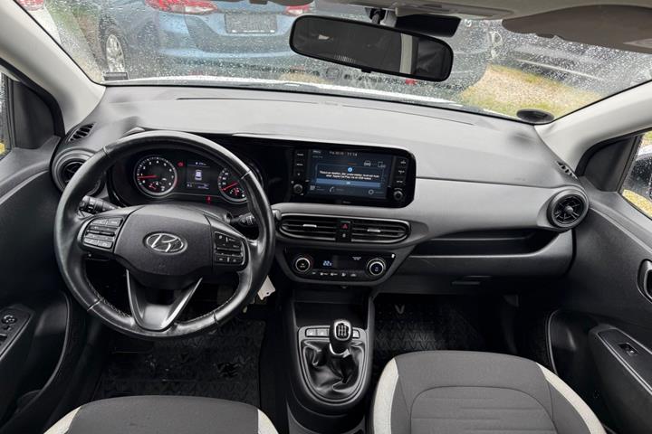 Hvid Hyundai i10 fra 2021