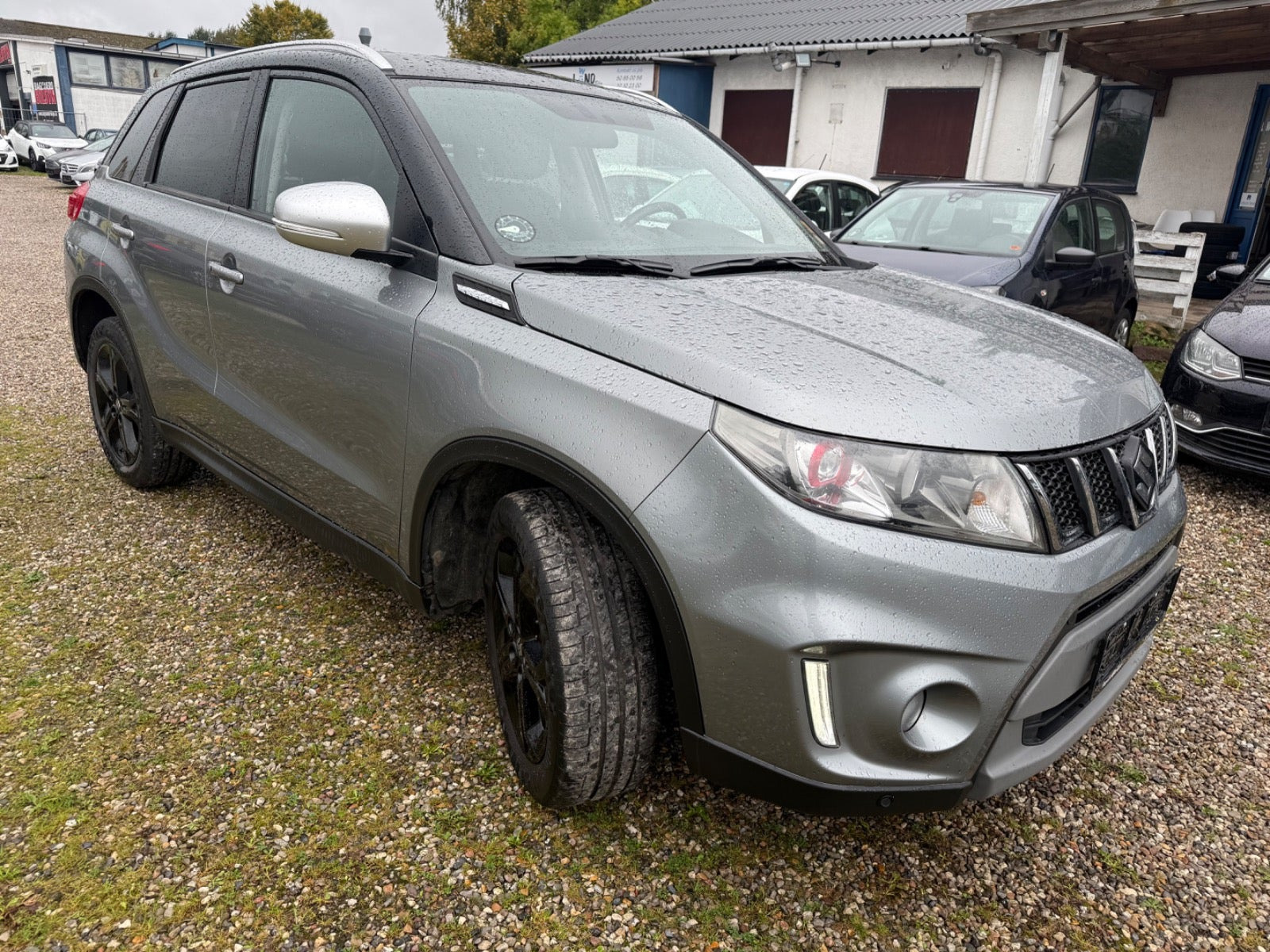 Grå Suzuki Vitara fra 2016
