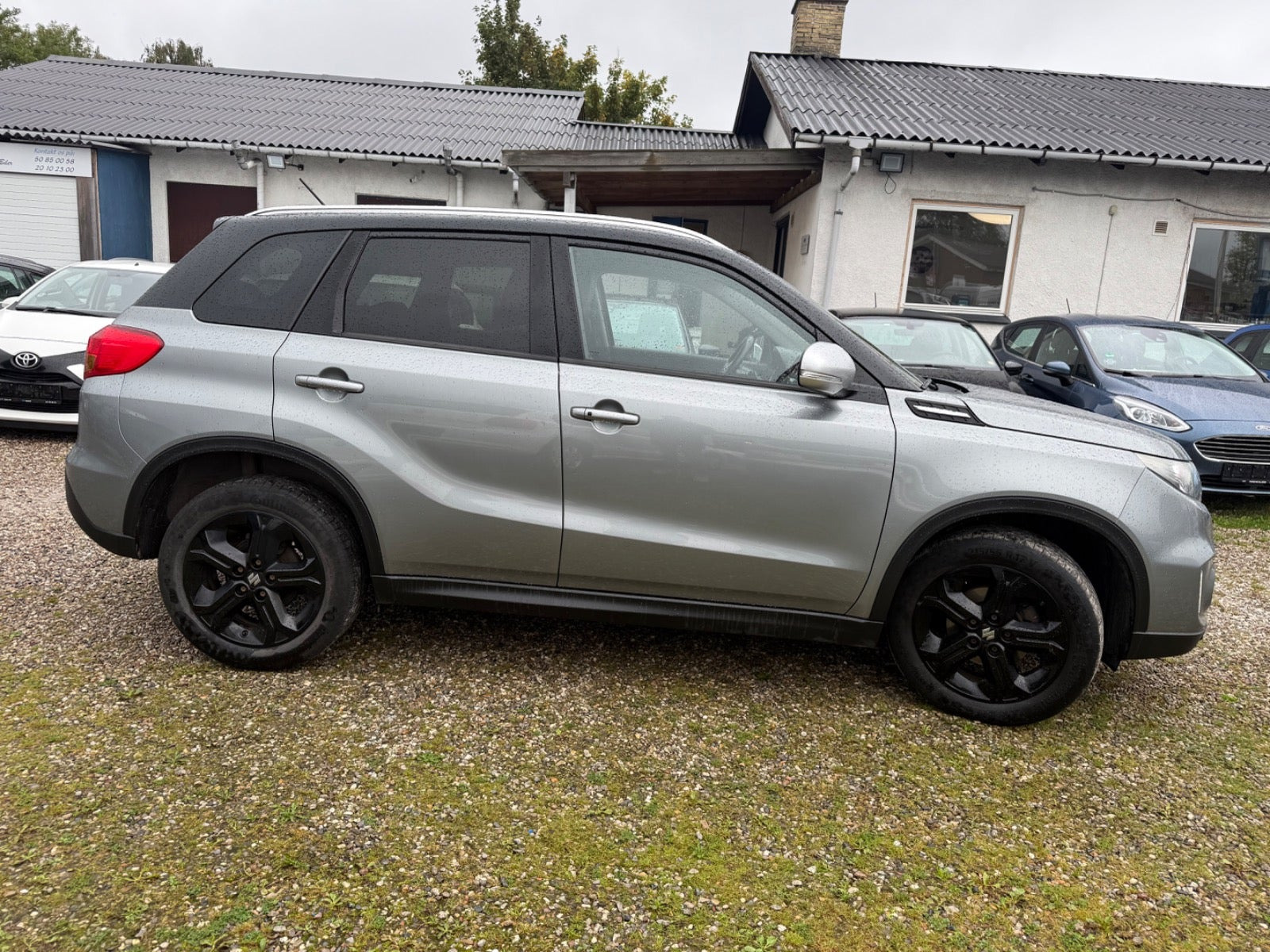 Grå Suzuki Vitara fra 2016