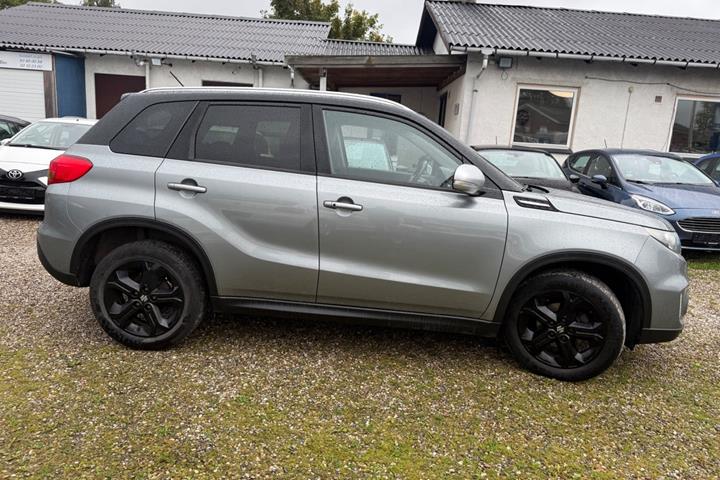 Grå Suzuki Vitara fra 2016