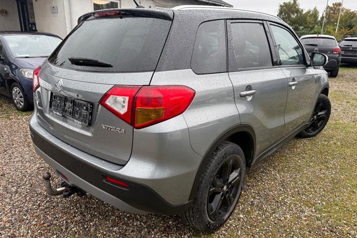 Grå Suzuki Vitara fra 2016