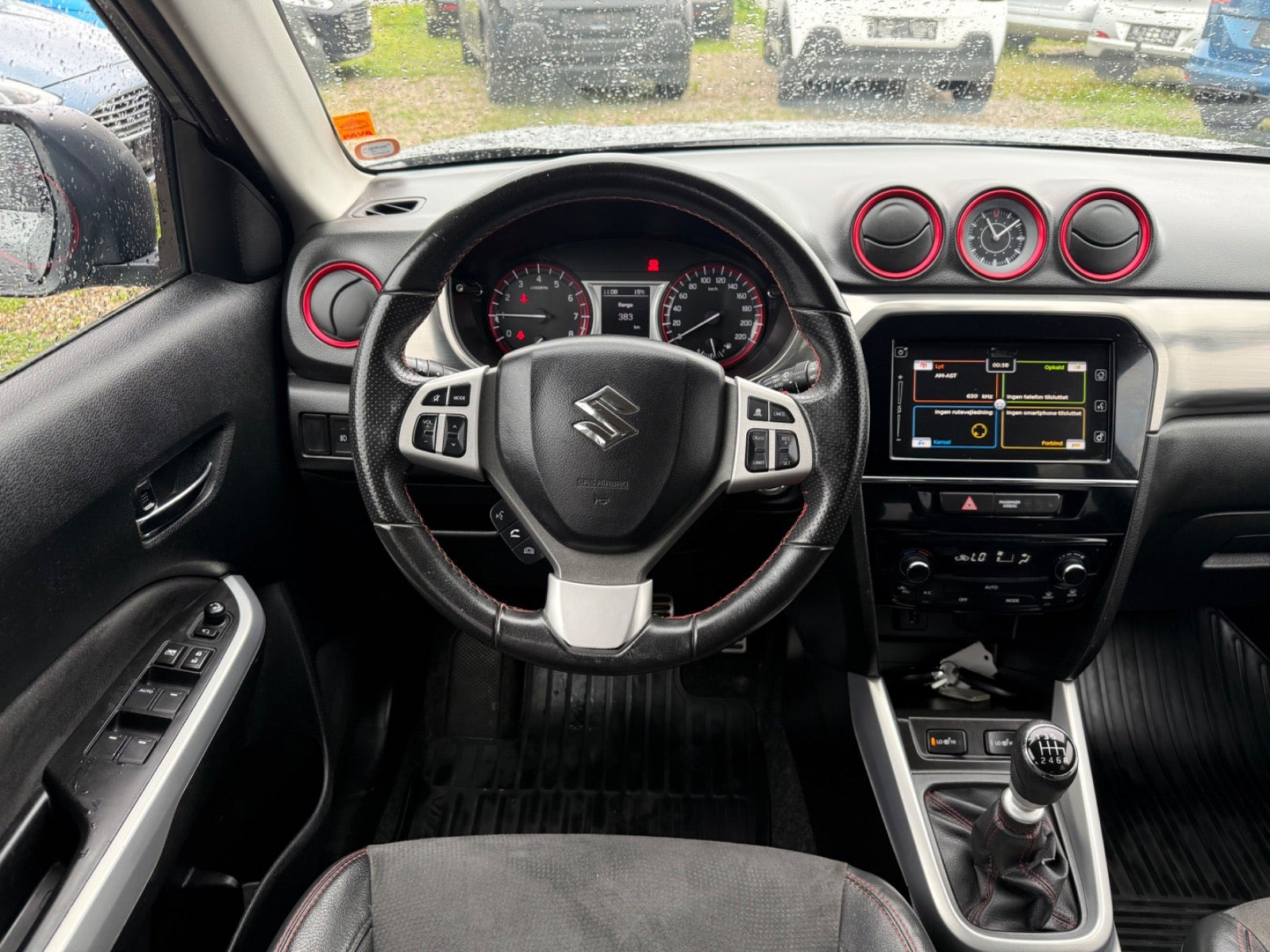 Grå Suzuki Vitara fra 2016
