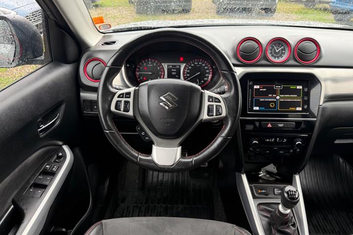 Grå Suzuki Vitara fra 2016