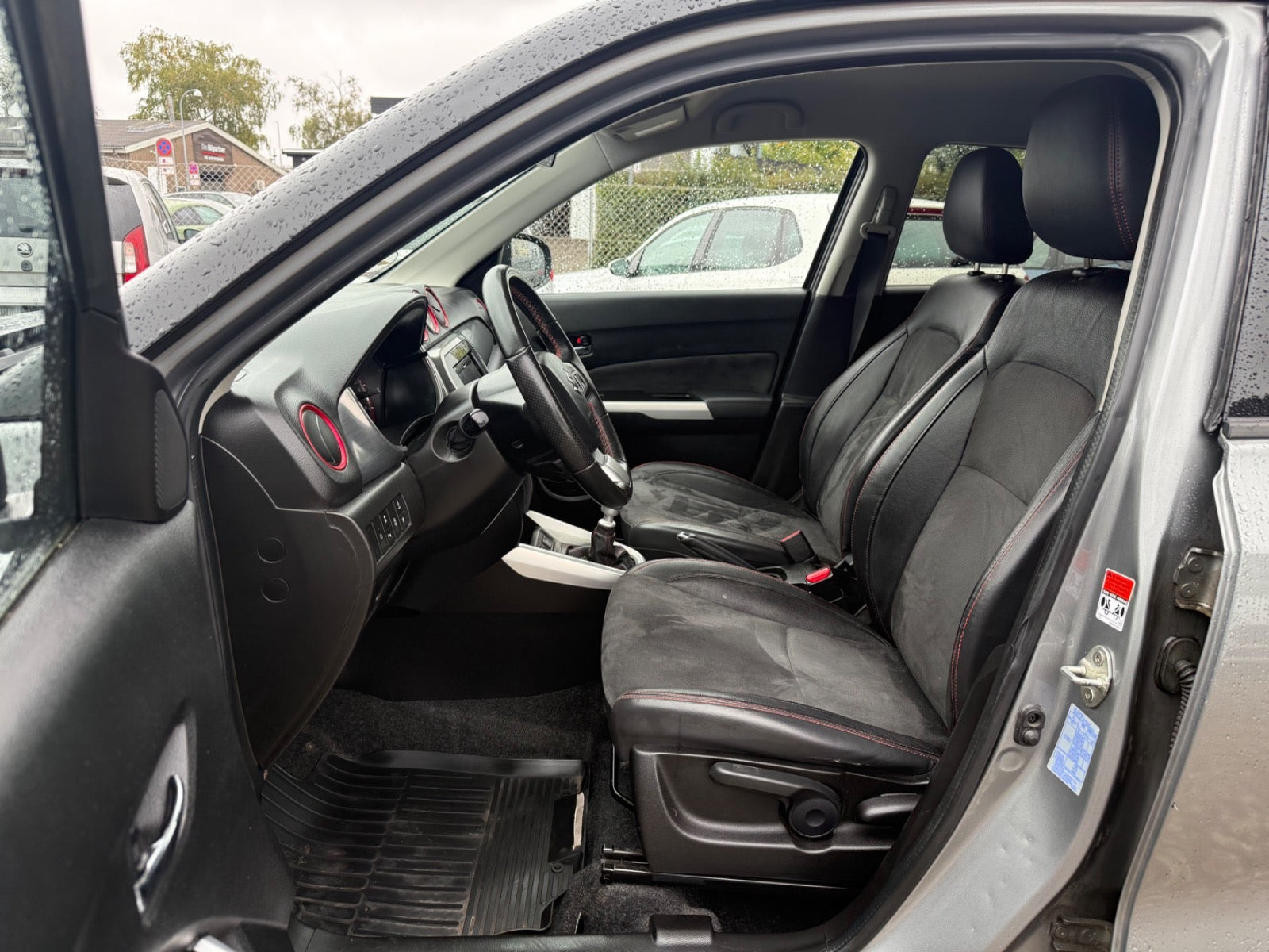 Grå Suzuki Vitara fra 2016