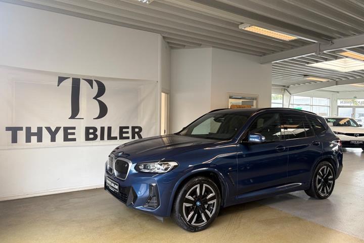 Blå BMW iX3 fra 2023
