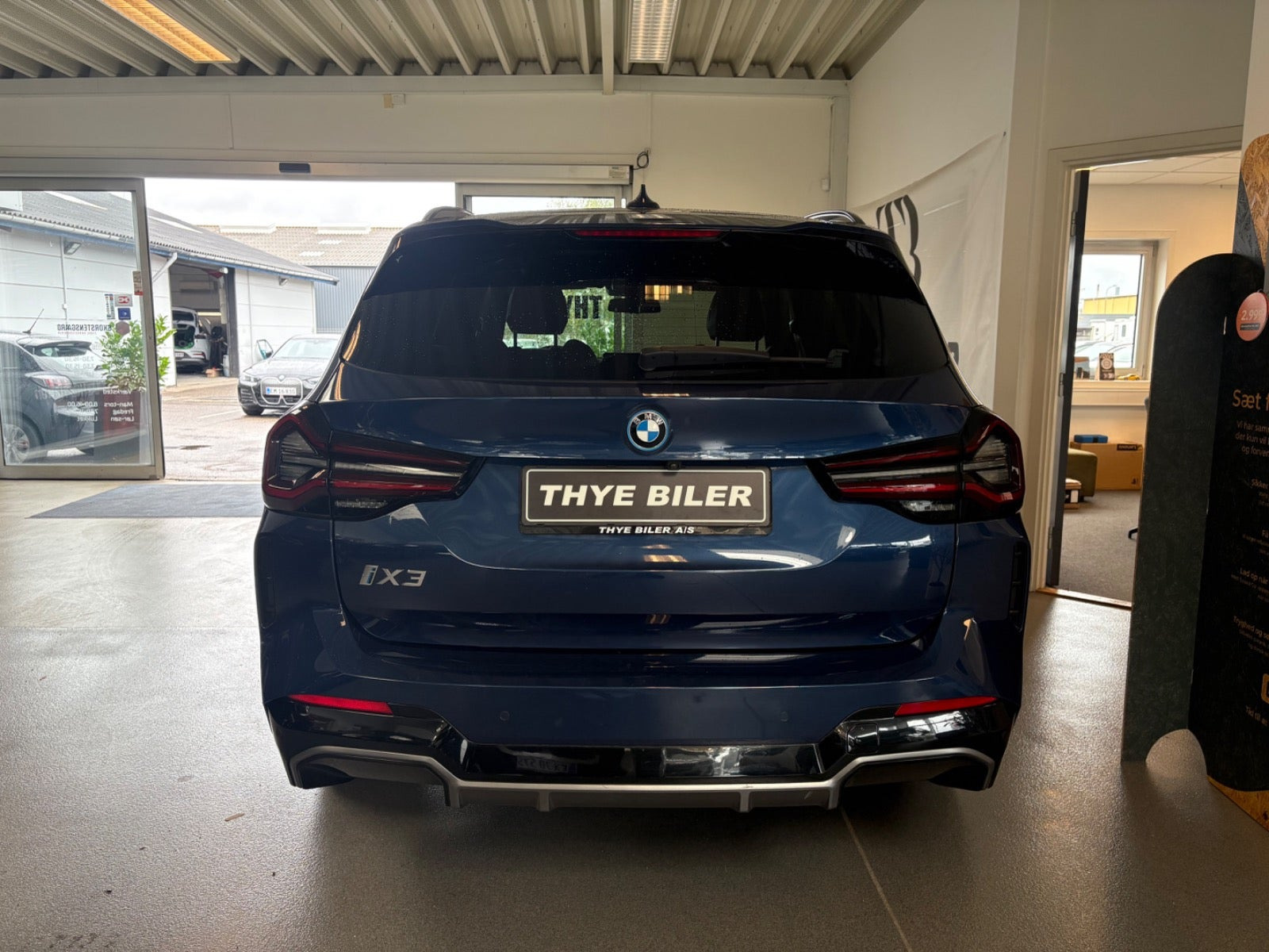 Blå BMW iX3 fra 2023
