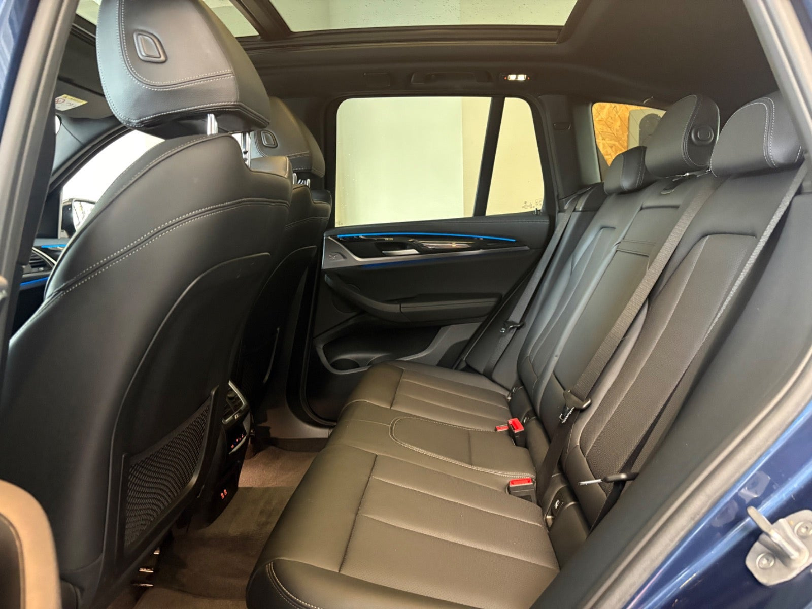 Blå BMW iX3 fra 2023