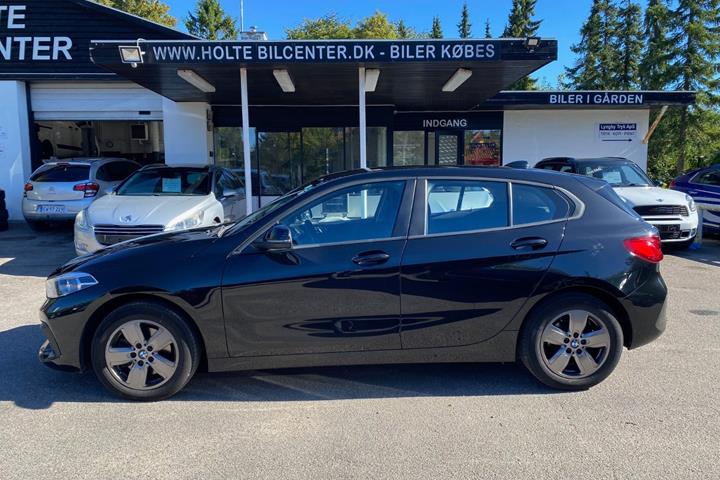 Sort BMW 118i fra 2022