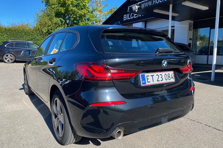 Sort BMW 118i fra 2022