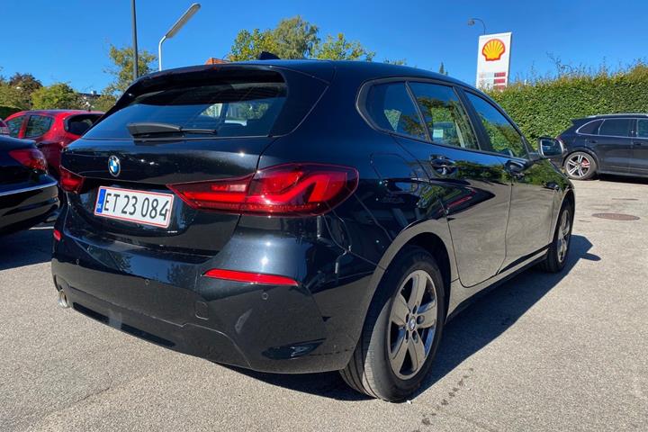 Sort BMW 118i fra 2022