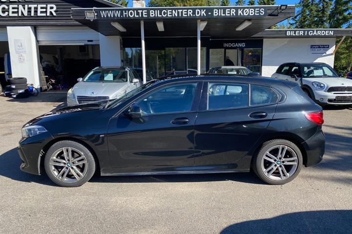 Sort BMW 118i fra 2020