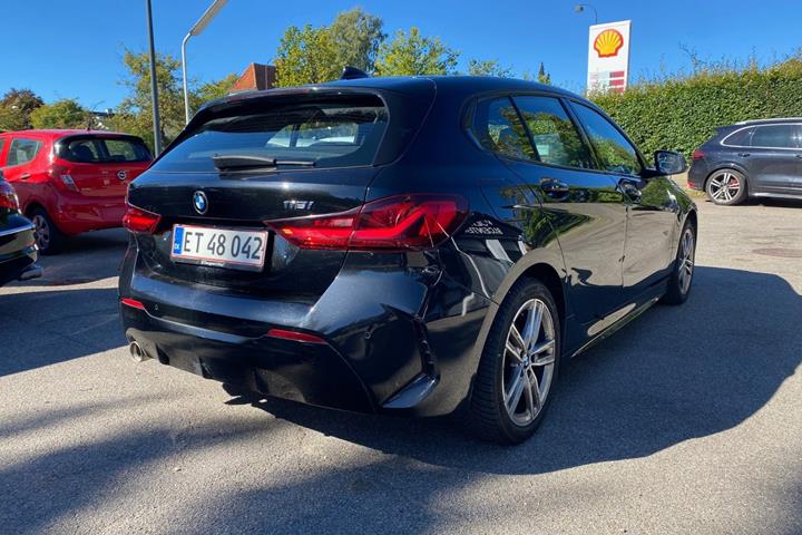 Sort BMW 118i fra 2020