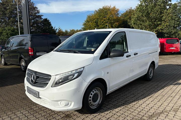 Hvid Mercedes Vito 114 fra 2022