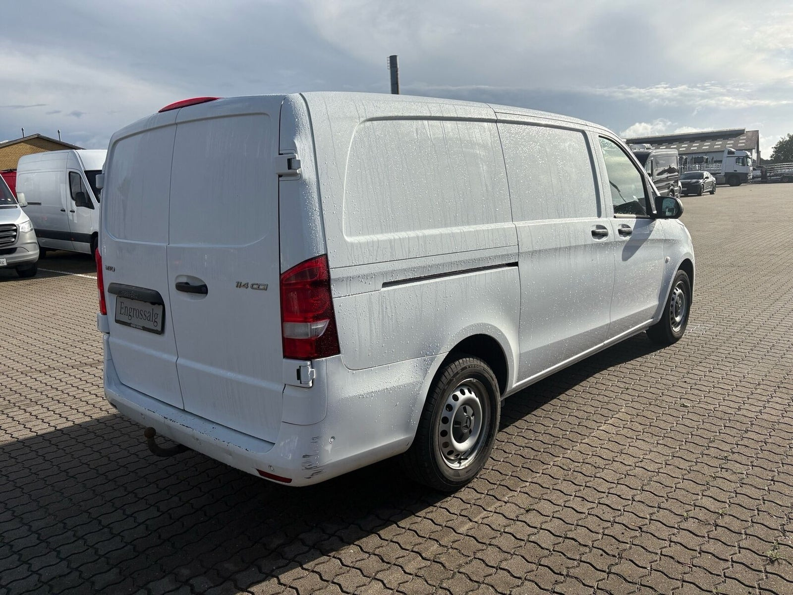 Hvid Mercedes Vito 114 fra 2022