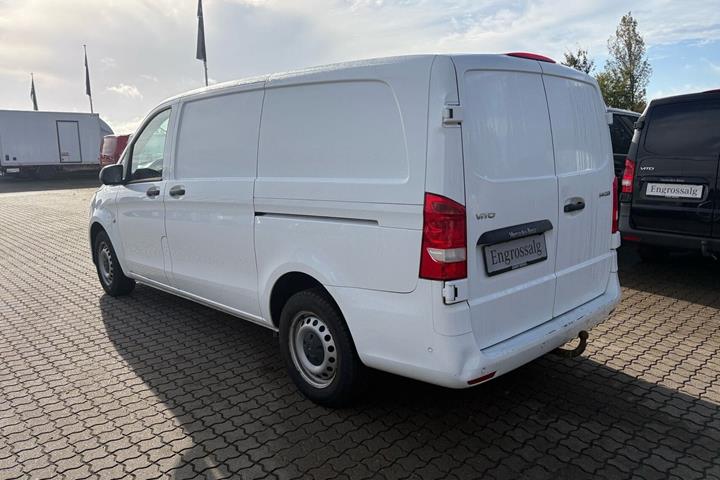 Hvid Mercedes Vito 114 fra 2022