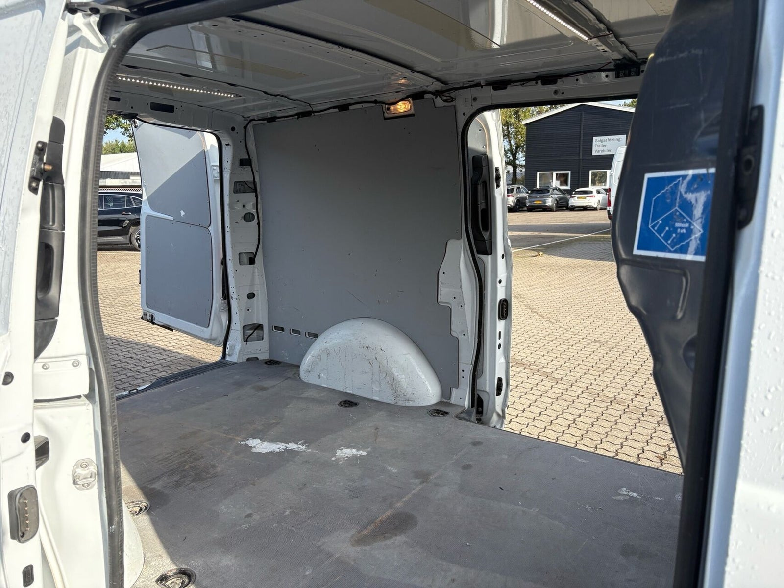 Hvid Mercedes Vito 114 fra 2022