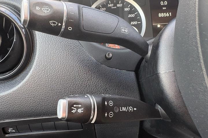 Hvid Mercedes Vito 114 fra 2022