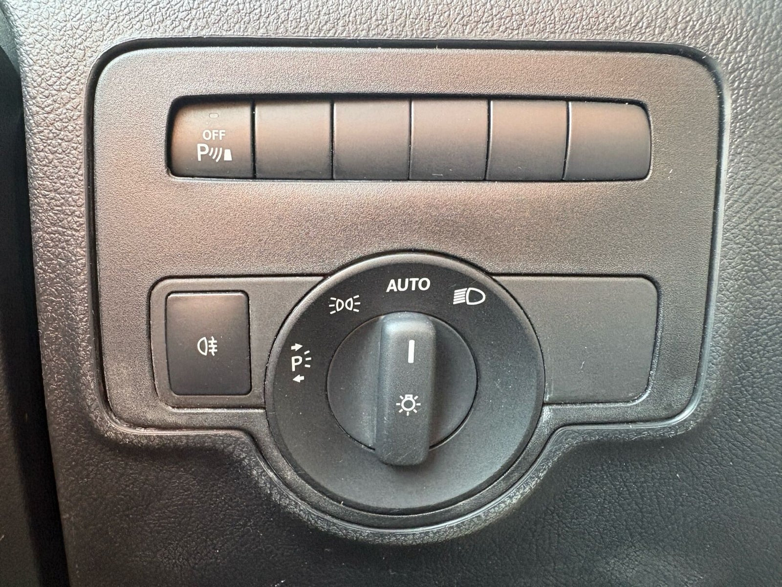 Hvid Mercedes Vito 114 fra 2022