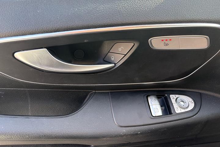 Hvid Mercedes Vito 114 fra 2022