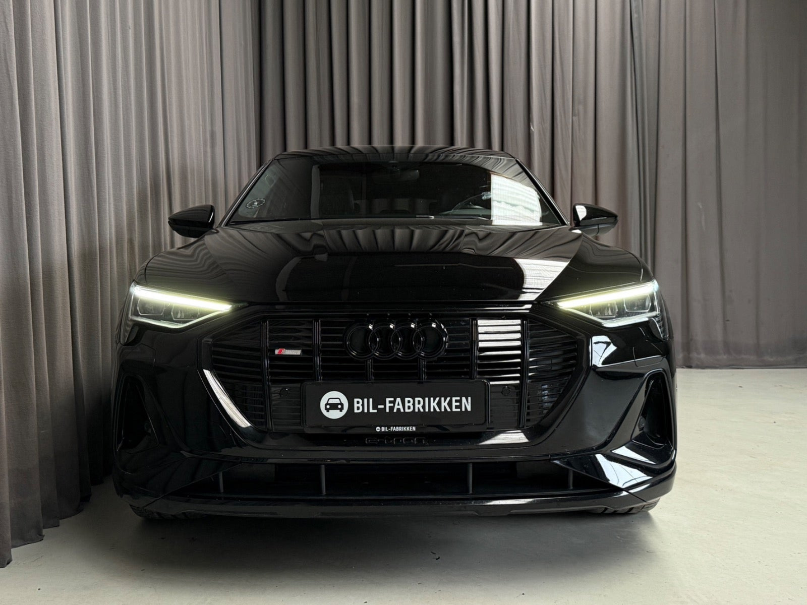 Sort Audi e-tron fra 2020