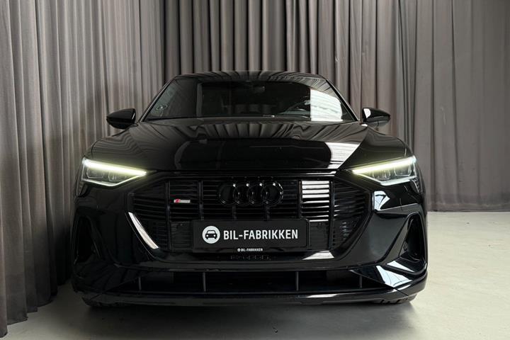 Sort Audi e-tron fra 2020