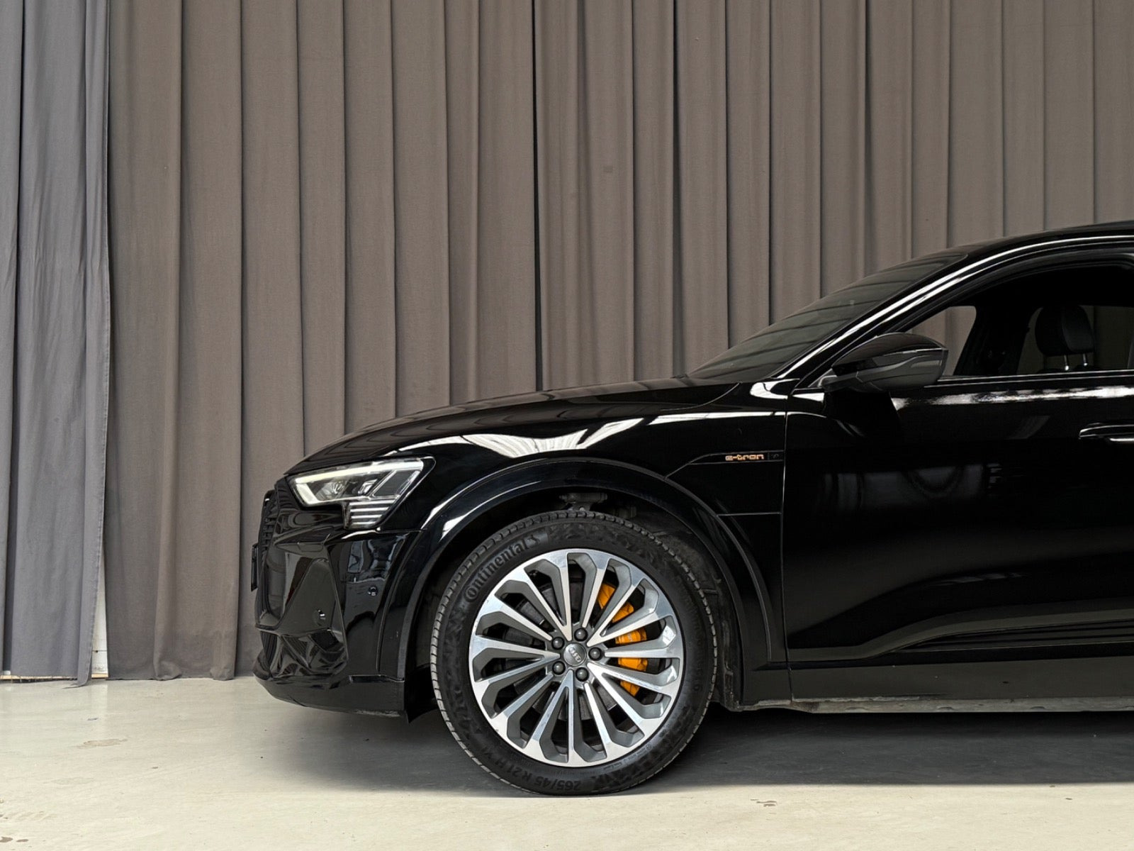 Sort Audi e-tron fra 2020