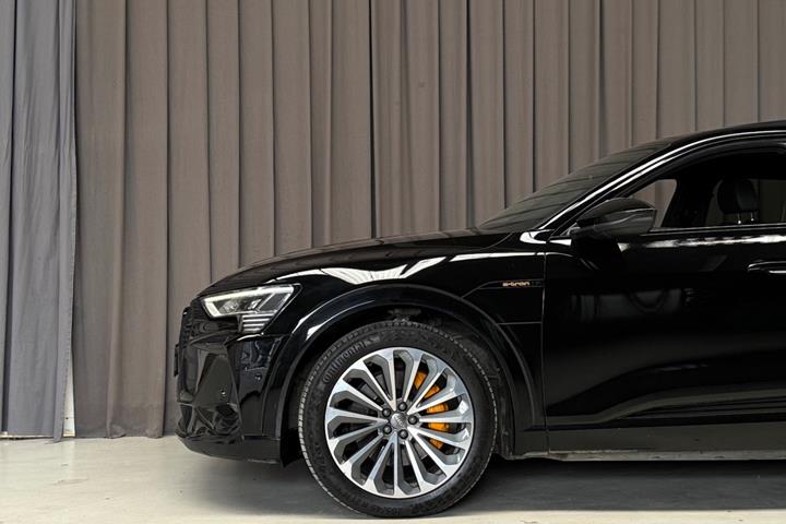 Sort Audi e-tron fra 2020