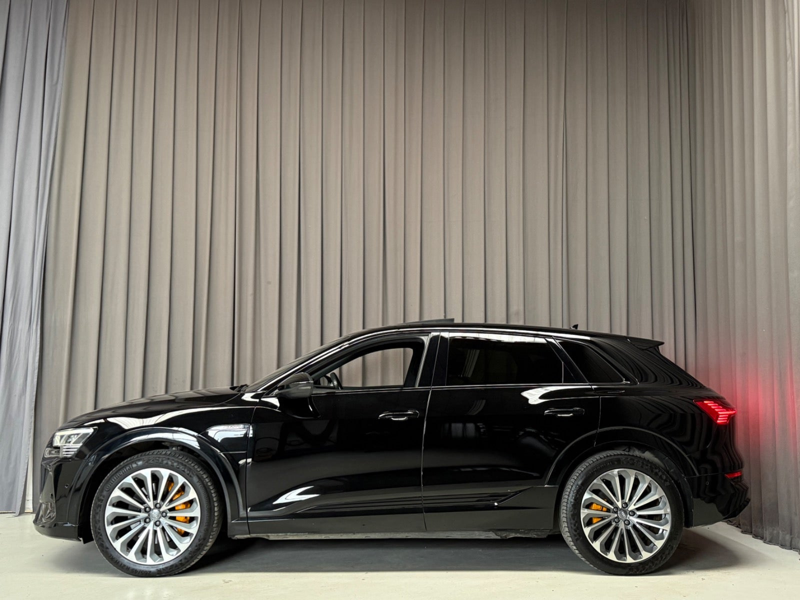 Sort Audi e-tron fra 2020