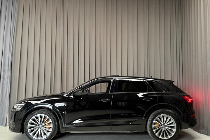 Sort Audi e-tron fra 2020