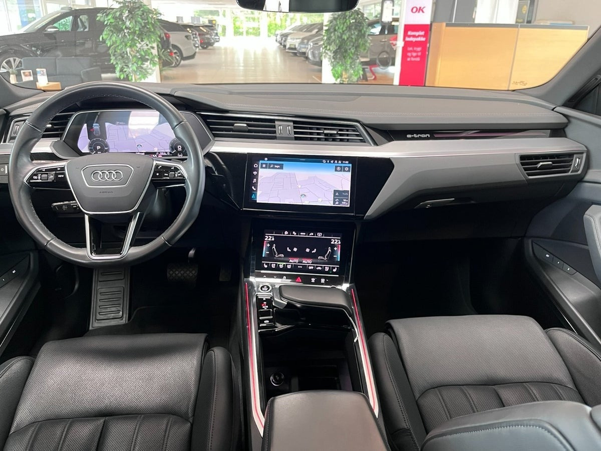 Sølv Audi e-tron fra 2023