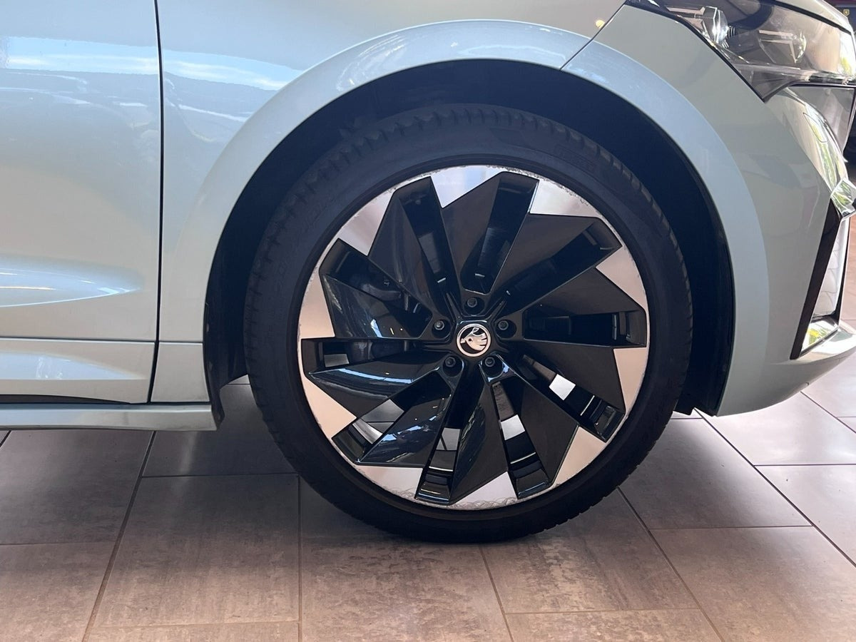 Sølv Skoda Enyaq fra 2021