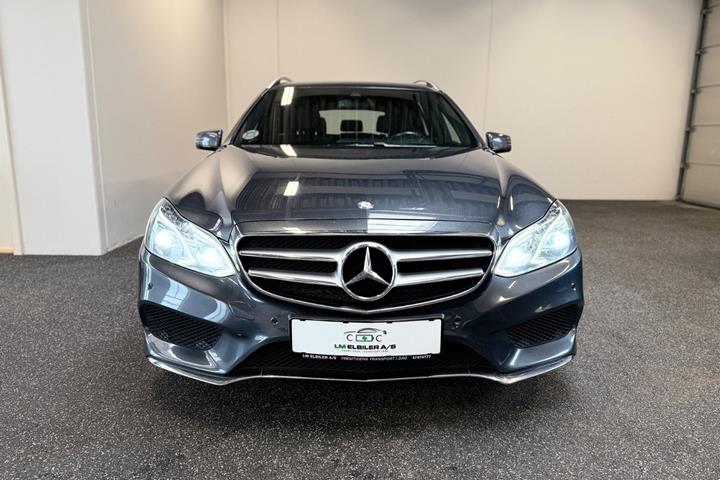 Grå Mercedes E220 fra 2015