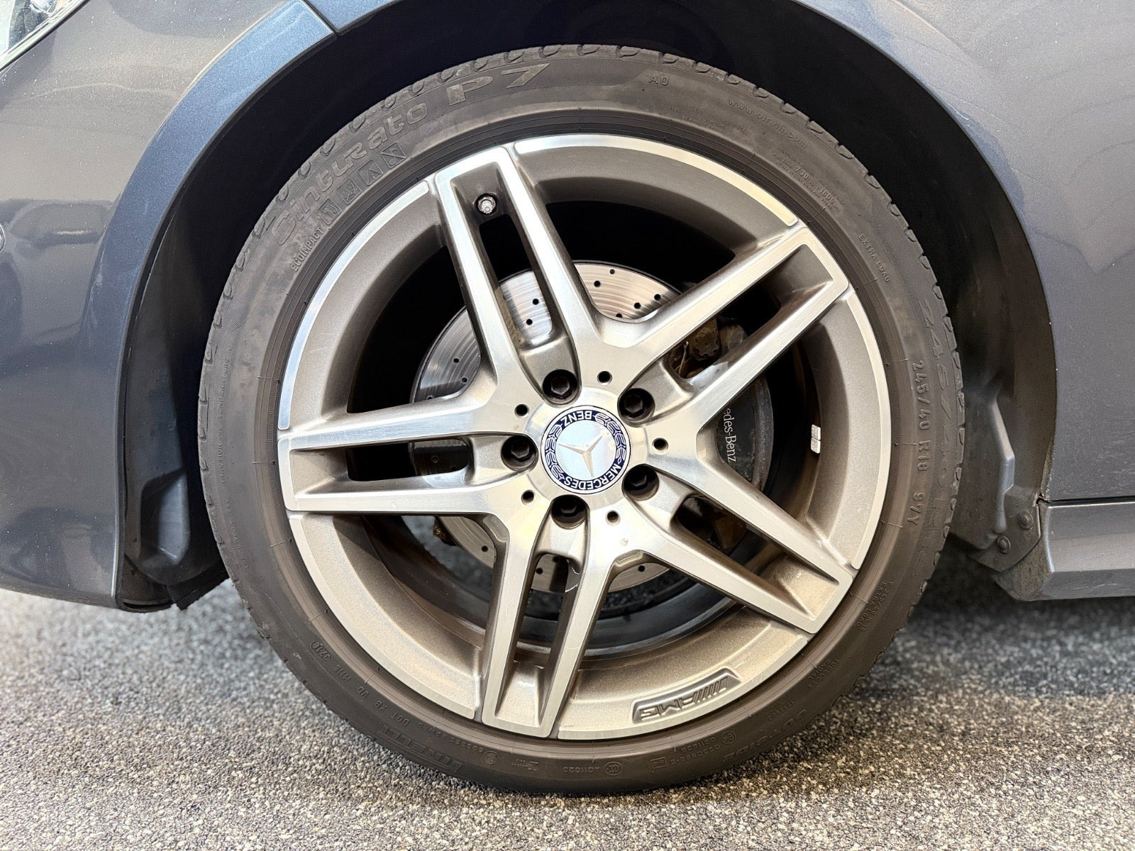 Grå Mercedes E220 fra 2015
