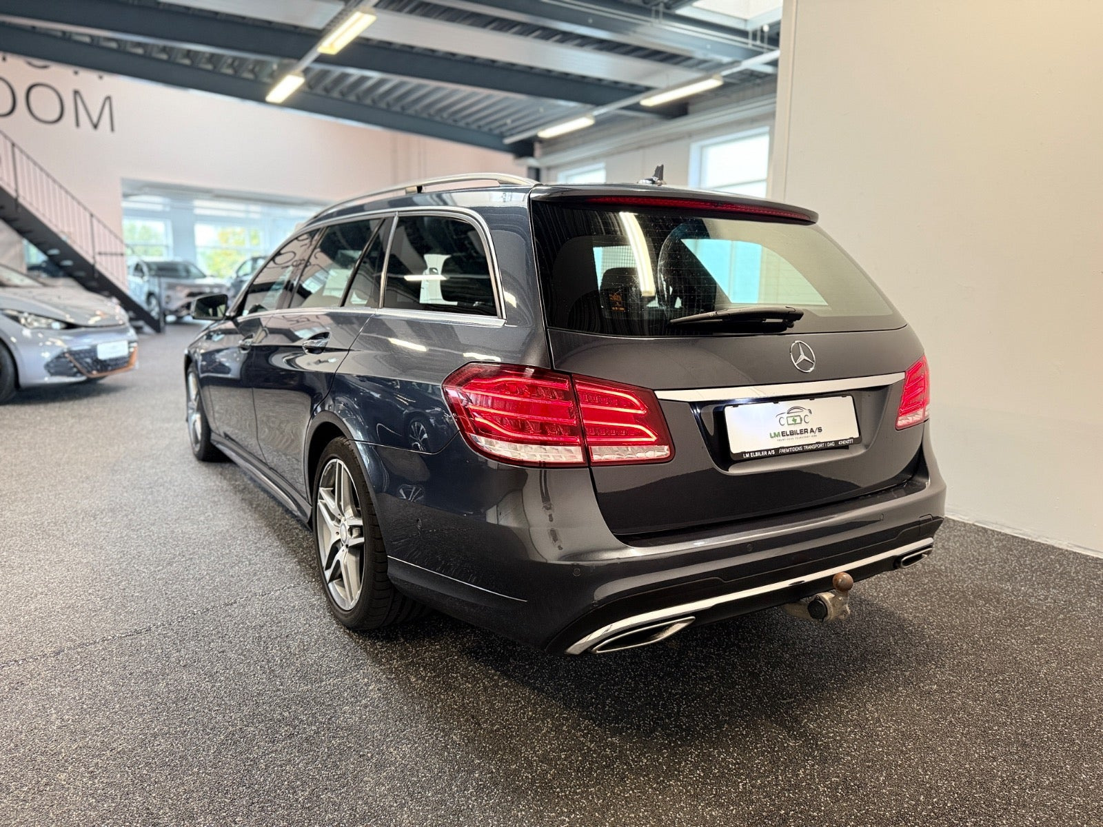 Grå Mercedes E220 fra 2015