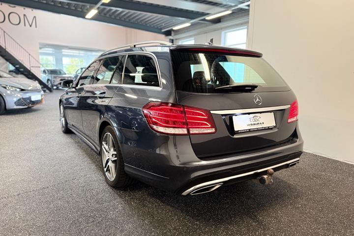 Grå Mercedes E220 fra 2015