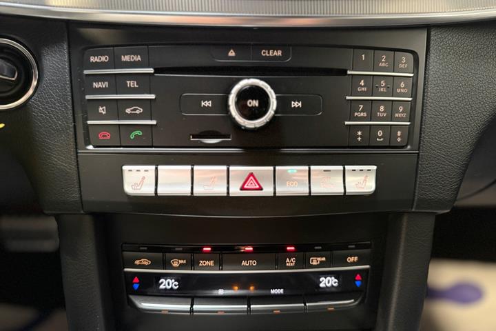 Grå Mercedes E220 fra 2015