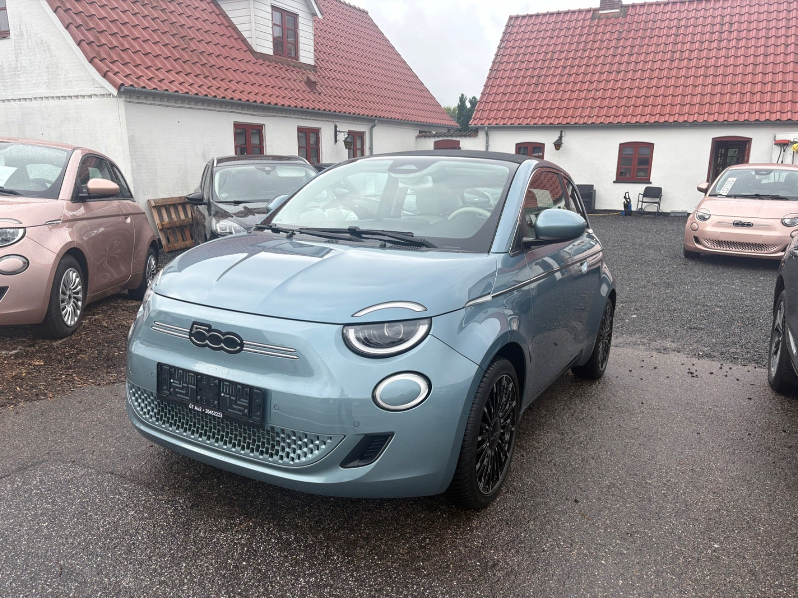 Blå Fiat 500e fra 2022