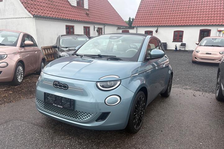 Blå Fiat 500e fra 2022