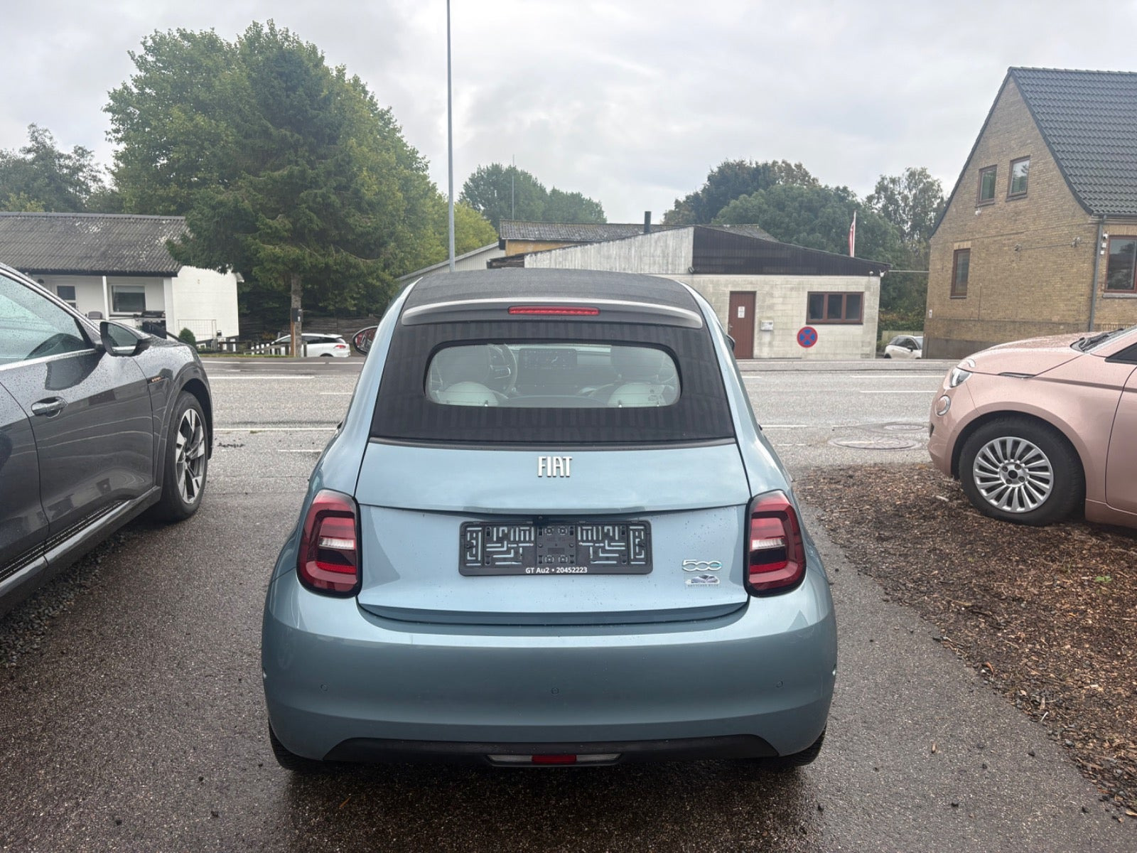 Blå Fiat 500e fra 2022