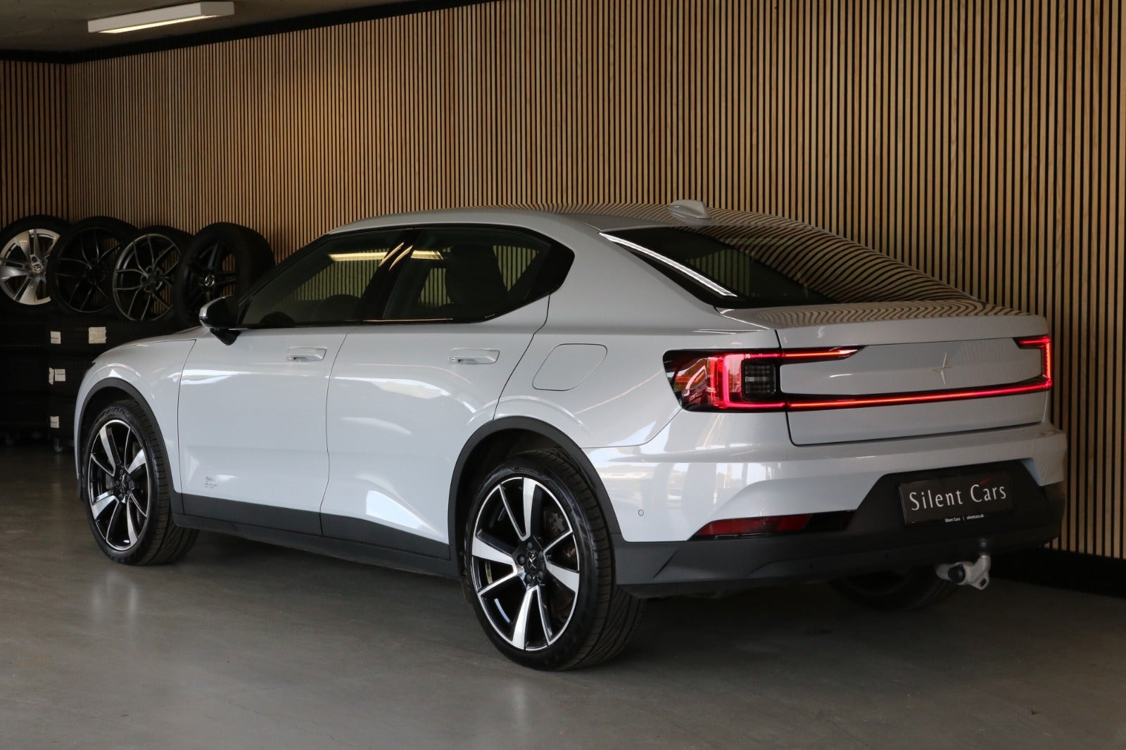 Grå Polestar 2 fra 2022