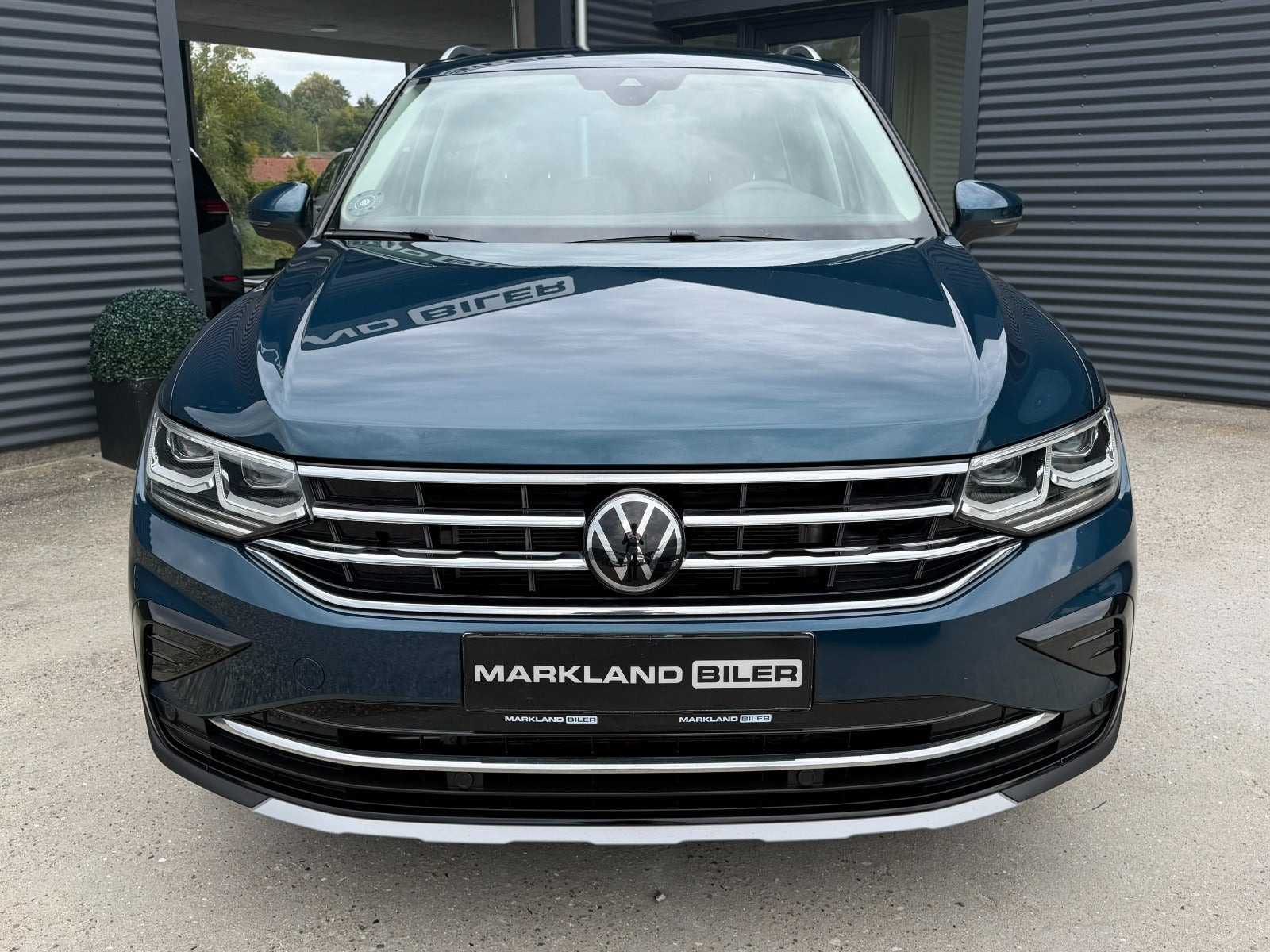 Blå VW Tiguan fra 2022