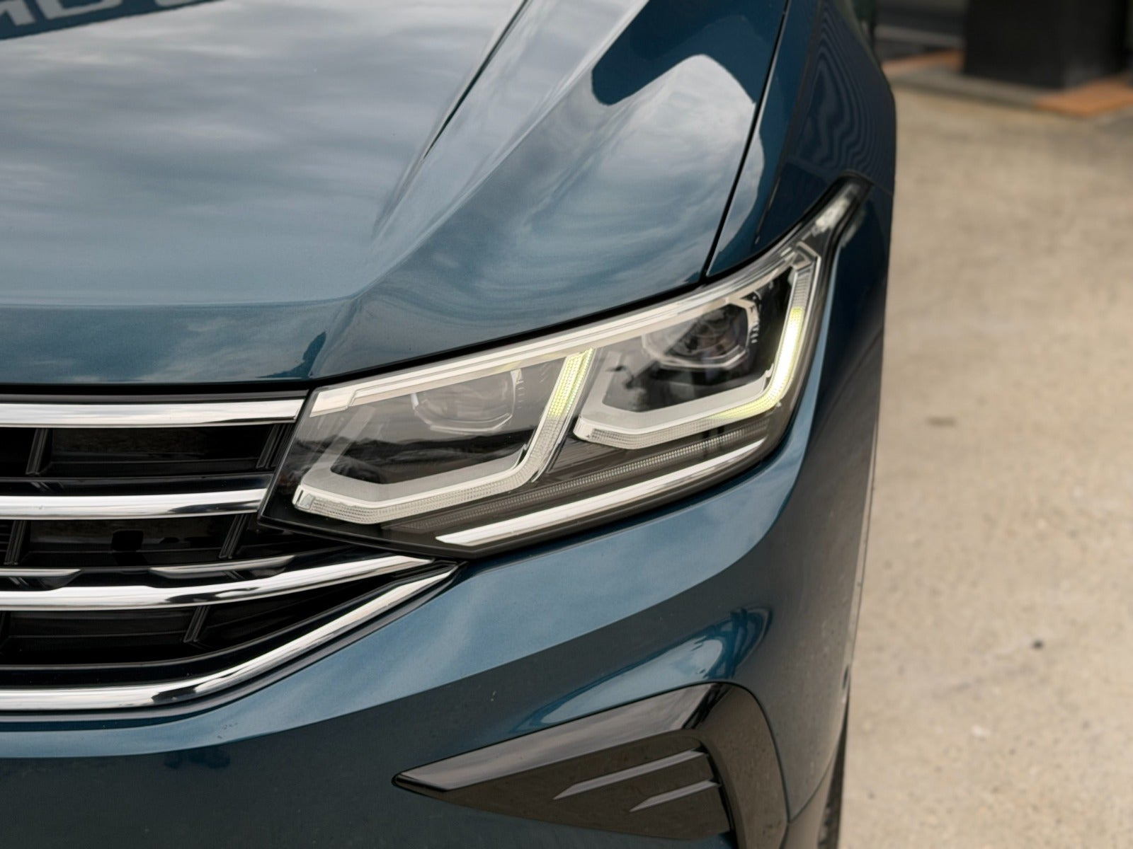 Blå VW Tiguan fra 2022