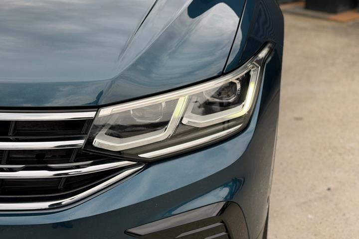 Blå VW Tiguan fra 2022