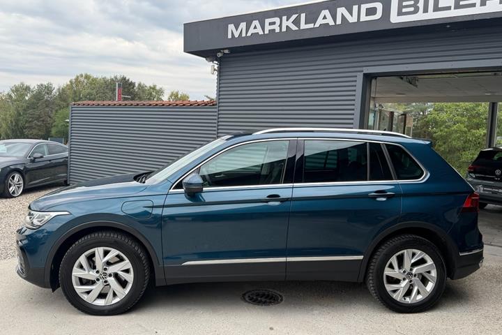 Blå VW Tiguan fra 2022