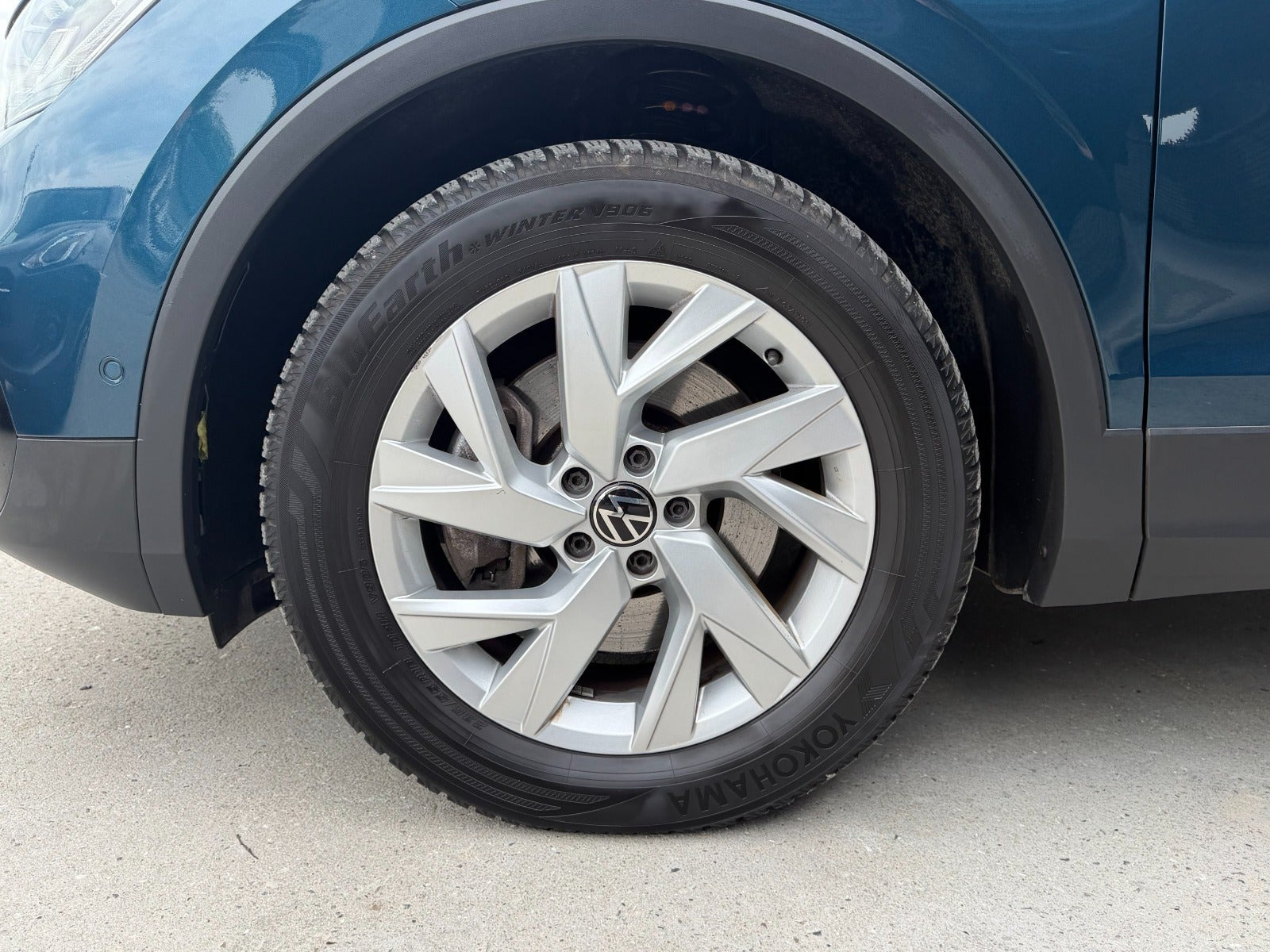 Blå VW Tiguan fra 2022