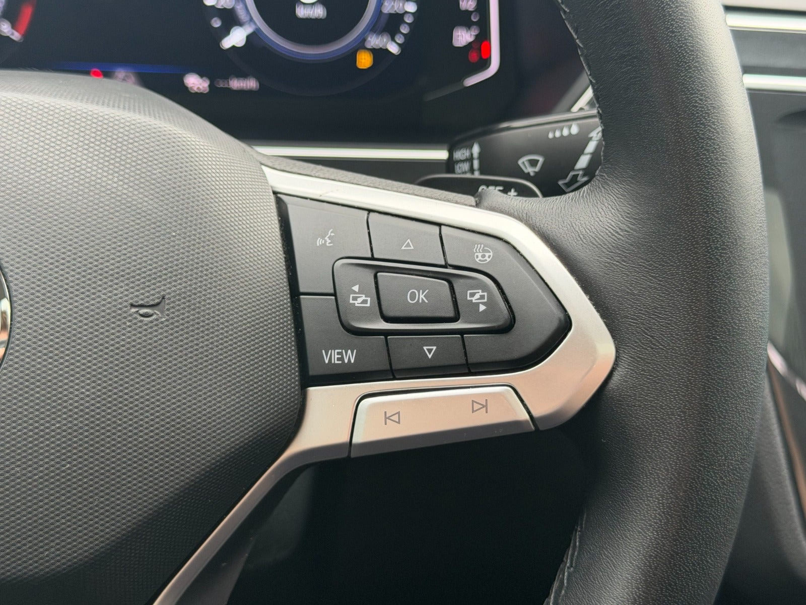 Blå VW Tiguan fra 2022