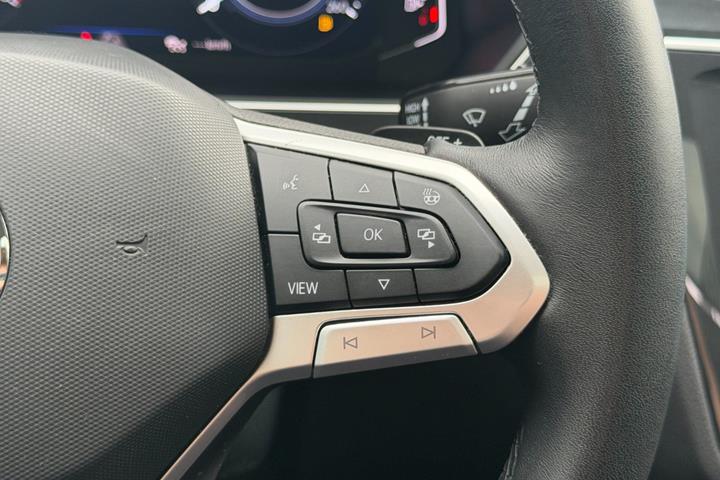 Blå VW Tiguan fra 2022